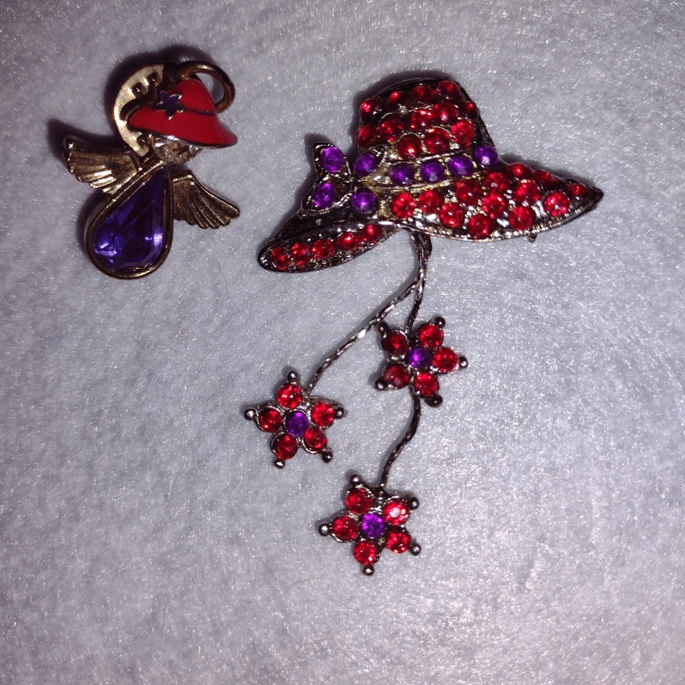 Red Hat pins lot of 2